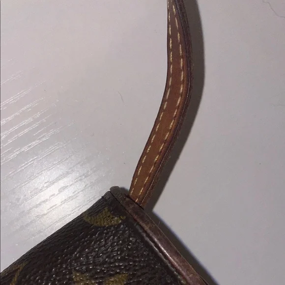 LOUIS VUITTON Black and Gold Monogram Crossbody Bag - Picture 4 of 11